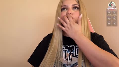 Snapshot of amandhaaa chatting on 12/28/24, 07:33 Amandha online show from 12/28/24, 07:33