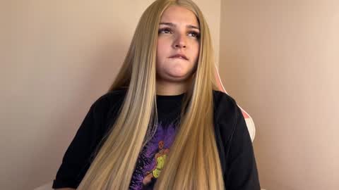 Snapshot of amandhaaa chatting on 01/01/25, 08:47 Amandha online show from 01/01/25, 08:47