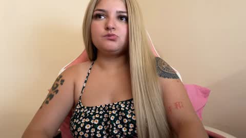 Snapshot of amandhaaa chatting on 01/18/25, 05:37 Amandha online show from 01/18/25, 05:37