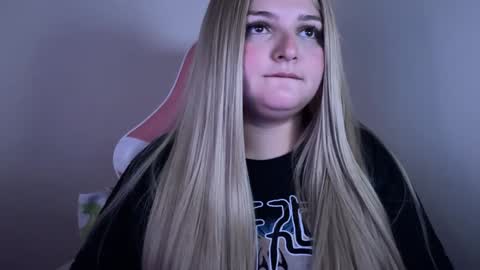 Snapshot of amandhaaa chatting on 02/05/25, 10:33 Amandha online show from 02/05/25, 10:33