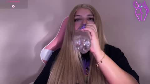 Snapshot of amandhaaa chatting on 02/19/25, 11:04 Amandha online show from 02/19/25, 11:04