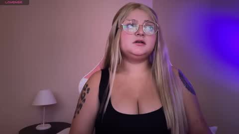 Snapshot of amandhaaa chatting on 03/04/25, 05:24 Amandha online show from 03/04/25, 05:24