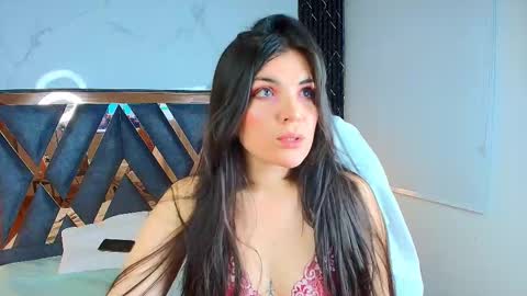 Amara Vega  online show from 10/12/25, 10:47