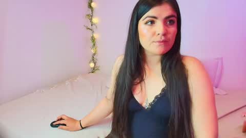 Amara Vega  online show from 04/21/26, 12:00