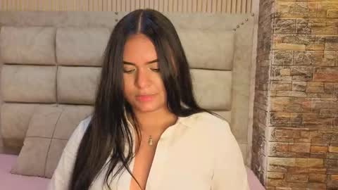 amarahanks_ online show from 11/15/25, 07:10