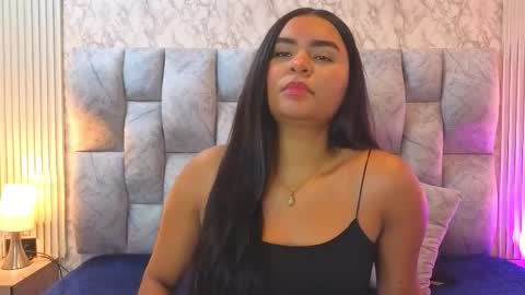 amarahanks_ online show from 11/19/25, 07:25