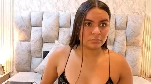 amarahanks_ online show from 11/25/25, 07:36