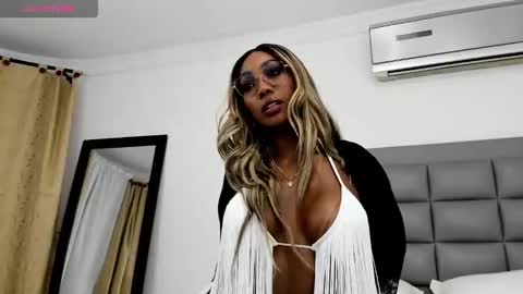 Snapshot of amaraluxe chatting on 10/11/25, 02:11 amaraluxe online show from 10/11/25, 02:11