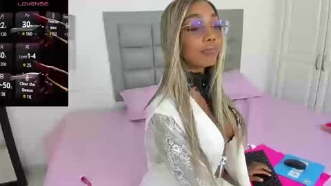 Snapshot of amaraluxe chatting on 10/16/25, 02:01 amaraluxe online show from 10/16/25, 02:01