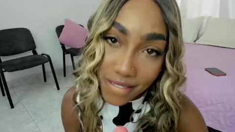 Snapshot of amaraluxe chatting on 11/06/25, 04:08 amaraluxe online show from 11/06/25, 04:08