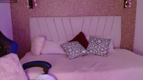 Snapshot of amaranta_carey chatting on 10/31/25, 01:17 amaranta_carey online show from 10/31/25, 01:17