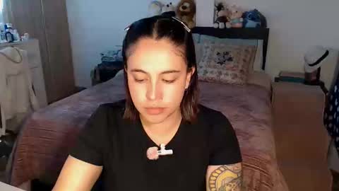 Snapshot of amarat_jolie chatting on 06/05/26, 03:46 Mila online show from 06/05/26, 03:46