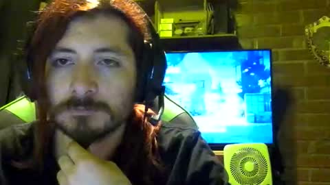 Snapshot of amaru_bf_experience chatting on 12/01/25, 02:05 Amaru online show from 12/01/25, 02:05