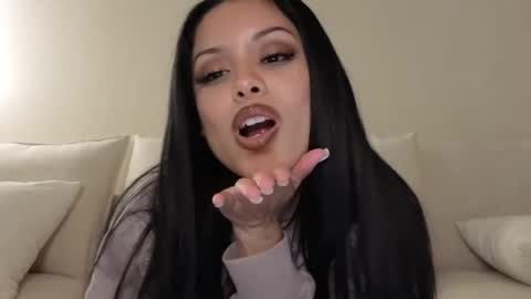 amaya_floress online show from 02/04/26, 06:30