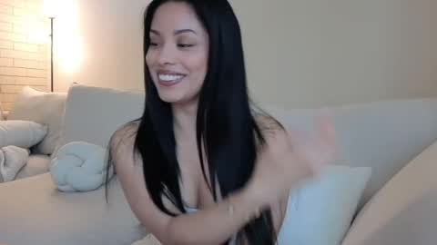 amaya_floress online show from 04/24/26, 12:51