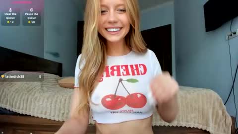 Snapshot of amazing_roxana chatting on 07/16/26, 03:29 Roxy online show from 07/16/26, 03:29