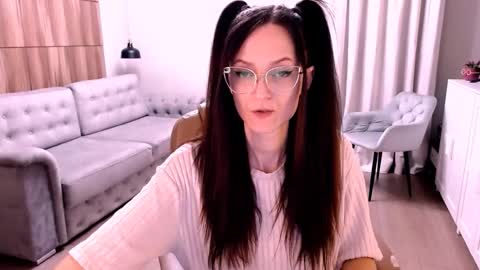 Izza online show from 10/20/25, 10:16