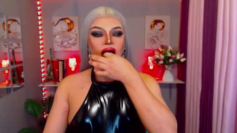 Snapshot of amazingfatcock_ts chatting on 01/07/25, 01:35 MISS JAZMINE QUEEN OF HELLFIRE online show from 01/07/25, 01:35