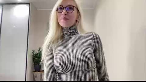 Snapshot of amazingkelly chatting on 06/21/26, 04:04 Kelly online show from 06/21/26, 04:04