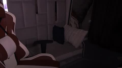 Ellie online show from 12/18/25, 10:38