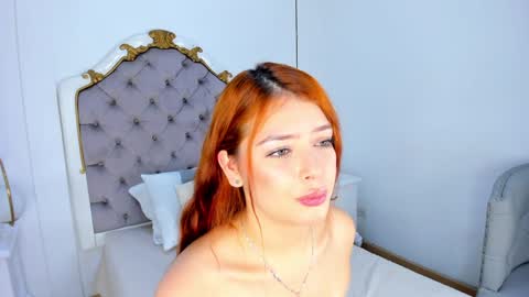Snapshot of ambar_adamss chatting on 01/14/25, 02:32 Sara online show from 01/14/25, 02:32