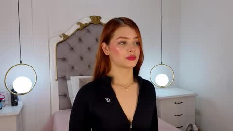 Snapshot of ambar_adamss chatting on 09/26/25, 10:52 Sara online show from 09/26/25, 10:52