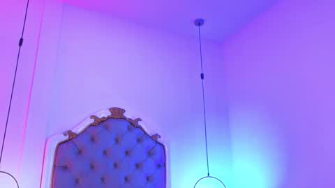 Snapshot of ambar_adamss chatting on 10/12/25, 11:31 Sara online show from 10/12/25, 11:31