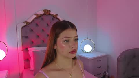 Snapshot of ambar_adamss chatting on 11/29/25, 11:02 Sara online show from 11/29/25, 11:02