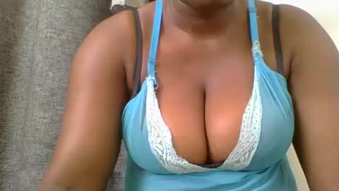 Snapshot of ambar_jasiri chatting on 01/06/25, 09:52 Mia online show from 01/06/25, 09:52