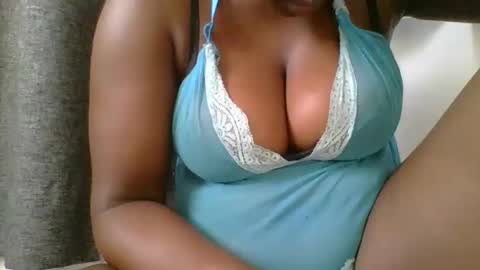 Snapshot of ambar_jasiri chatting on 03/05/25, 04:56 Mia online show from 03/05/25, 04:56