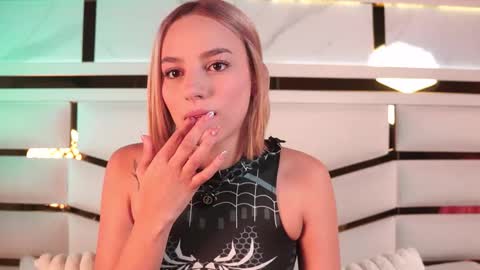 Julieta  online show from 12/04/25, 11:41