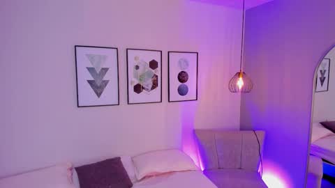 ambarevans_ online show from 10/23/25, 11:42