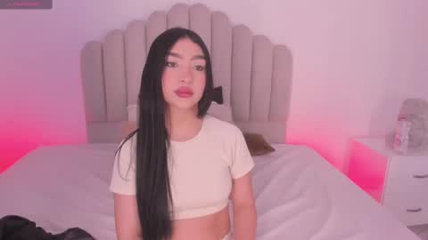 ambarevans_ online show from 11/20/25, 11:43