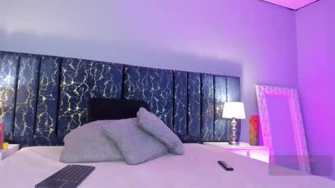 Snapshot of ambeer_fox_ chatting on 11/15/25, 06:15 Amber online show from 11/15/25, 06:15