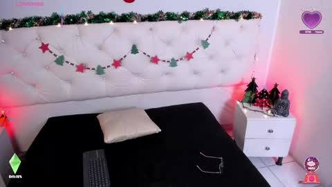 Snapshot of ambeer_fox_ chatting on 12/15/25, 08:24 Amber online show from 12/15/25, 08:24