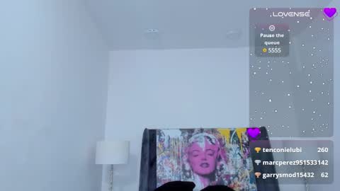 Snapshot of amber_adams_ chatting on 12/14/24, 05:25 Amber online show from 12/14/24, 05:25