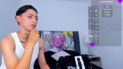 Snapshot of amber_adams_ chatting on 12/18/24, 01:23 Amber online show from 12/18/24, 01:23