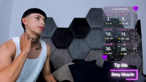 Snapshot of amber_adams_ chatting on 03/08/25, 02:08 Amber online show from 03/08/25, 02:08