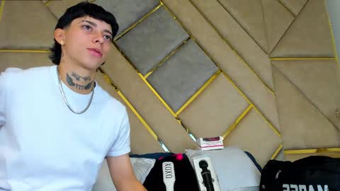 Snapshot of amber_adams_ chatting on 10/19/25, 05:24 Amber online show from 10/19/25, 05:24