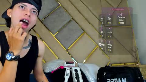 Snapshot of amber_adams_ chatting on 10/20/25, 02:50 Amber online show from 10/20/25, 02:50