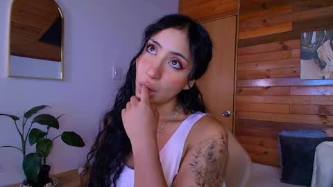 amber_curly online show from 05/25/26, 11:22