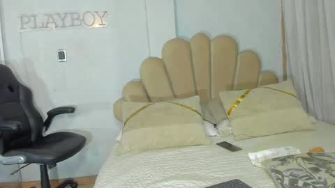 amber_harriis online show from 04/23/26, 01:29