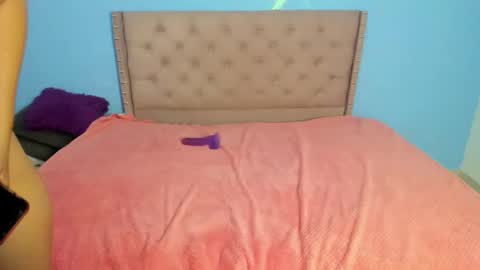 Snapshot of amber_hot70 chatting on 12/09/24, 08:54 amber_hot70 online show from 12/09/24, 08:54