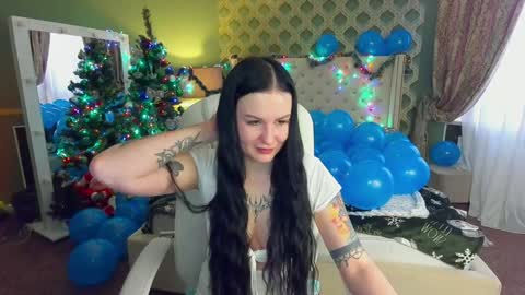 Snapshot of amberdismond chatting on 12/17/24, 07:29 Anna online show from 12/17/24, 07:29