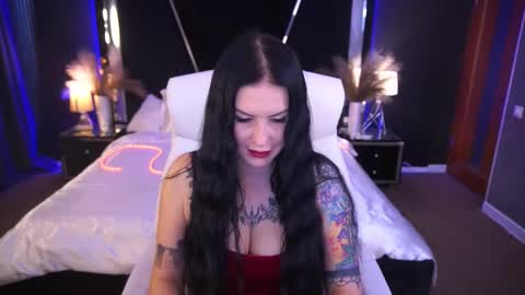 Snapshot of amberdismond chatting on 10/01/25, 06:19 Anna online show from 10/01/25, 06:19