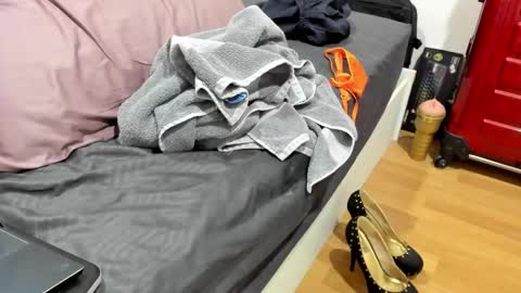 Amber online show from 01/19/25, 04:04