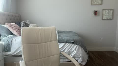 Amber online show from 04/23/26, 09:06