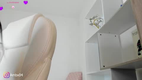 Snapshot of ambermiller04 chatting on 10/23/25, 11:20 Amber online show from 10/23/25, 11:20