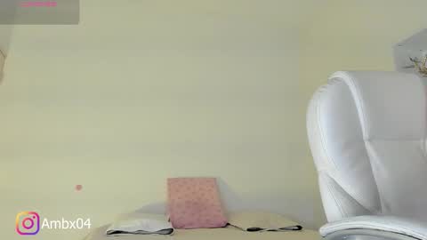 Snapshot of ambermiller04 chatting on 11/29/25, 11:02 Amber online show from 11/29/25, 11:02