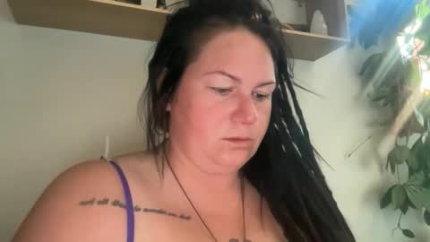 Snapshot of ambermoss7 chatting on 05/05/26, 02:25 ambermoss7 online show from 05/05/26, 02:25